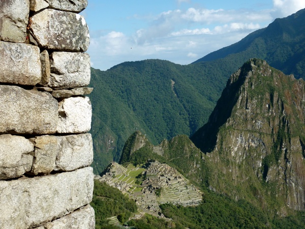 Machu Picchu et Huayna Picchu depuis la Porte du Soleil, Pérou